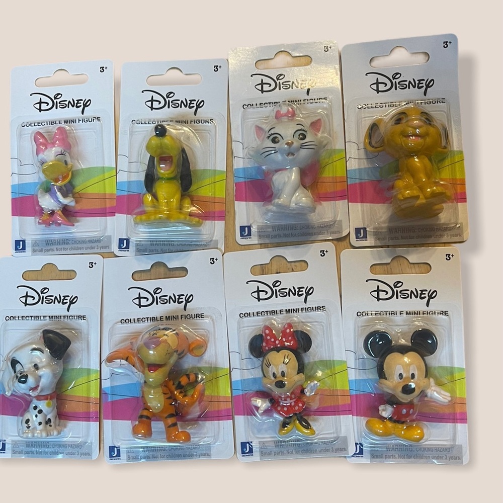 8 Disney figurines